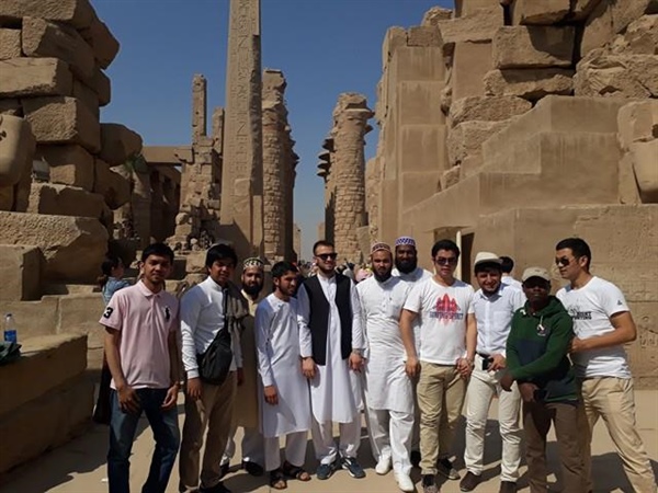 رئيس مدن البعوث يشارك الوافدين في جولتهم بالأقصر وأسوان