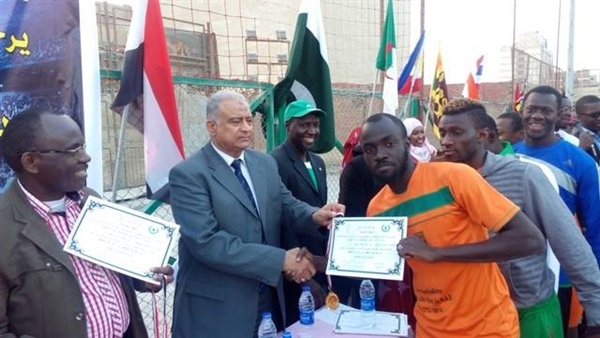 رئيس قطاع "مدن البعوث" يحضر نهائي بطولة كرة القدم الخماسية  - كوت ديفوار الأول ونيجريا الثاني ومالي الثالث