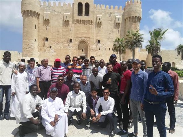 طلاب البعوث يزورون قلعة قايتباي ومتحف العلوم بالإسكندرية