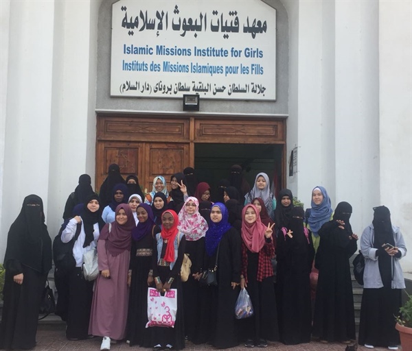 معهد فتيات البعوث الإسلامية يُنَظِّم رحلةً إلى أبرزِ معالم الإسكندرية مع بداية النشاط الثقافي