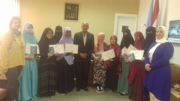توزيع شهادات التقدير على الطالبات الأوائل في فعاليات دورتي القرآن الكريم والكمبيوتر