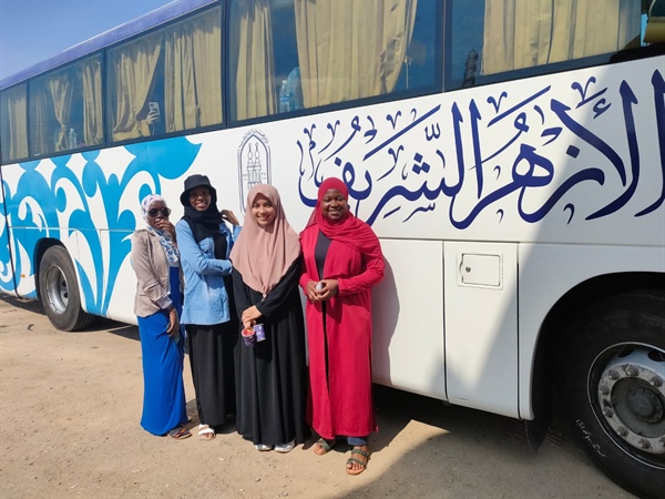 انطلاق الفوج الأول للطالبات الوافدين بالمعسكر الصيفي