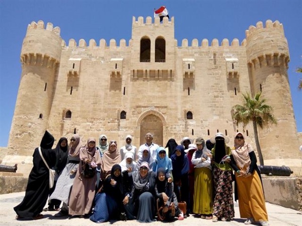 فتيات البعوث الإسلامية يزرن قلعة قايتباي وحديقة الحيوان بالإسكندرية
